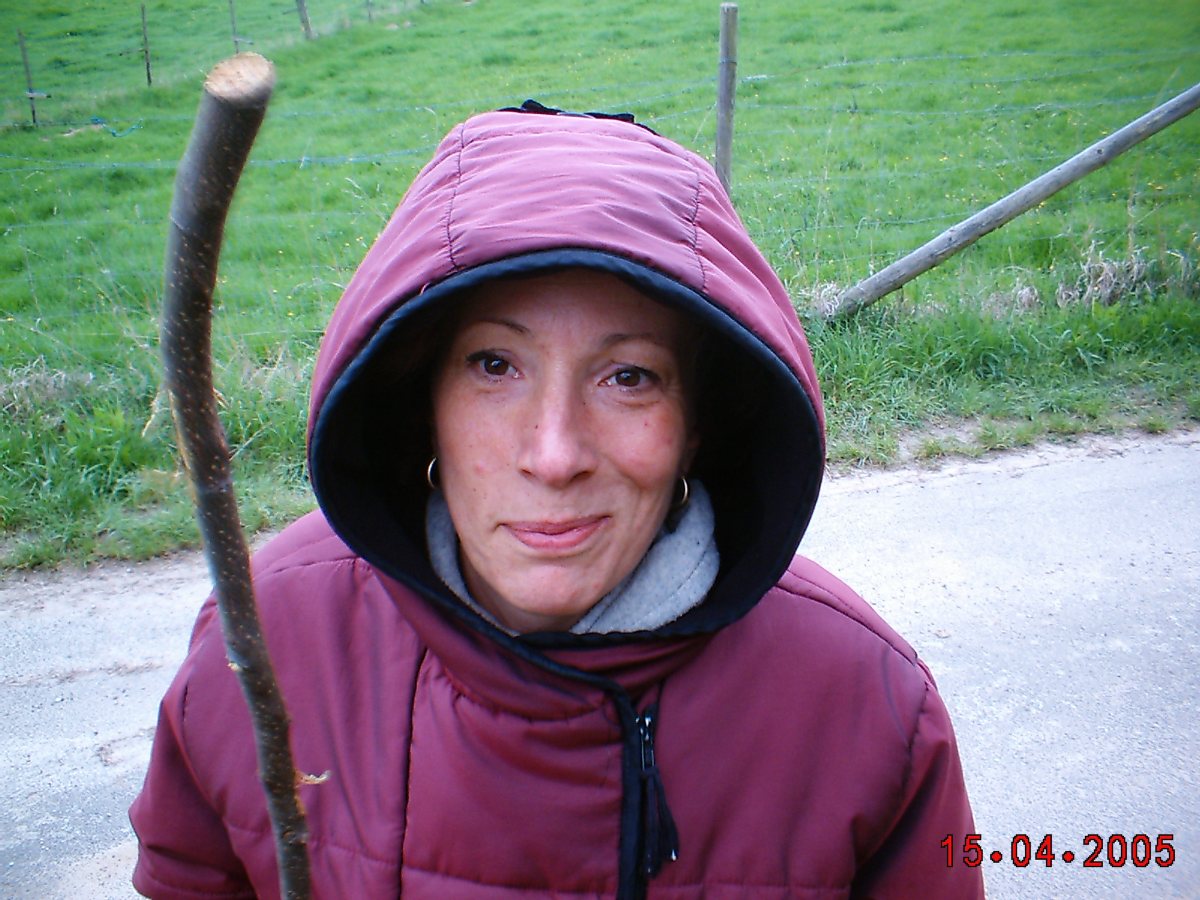 April 2005, Doris Densing beim Spaziergang mit Ihrem Ehemann und den gemeinsamen Hunden